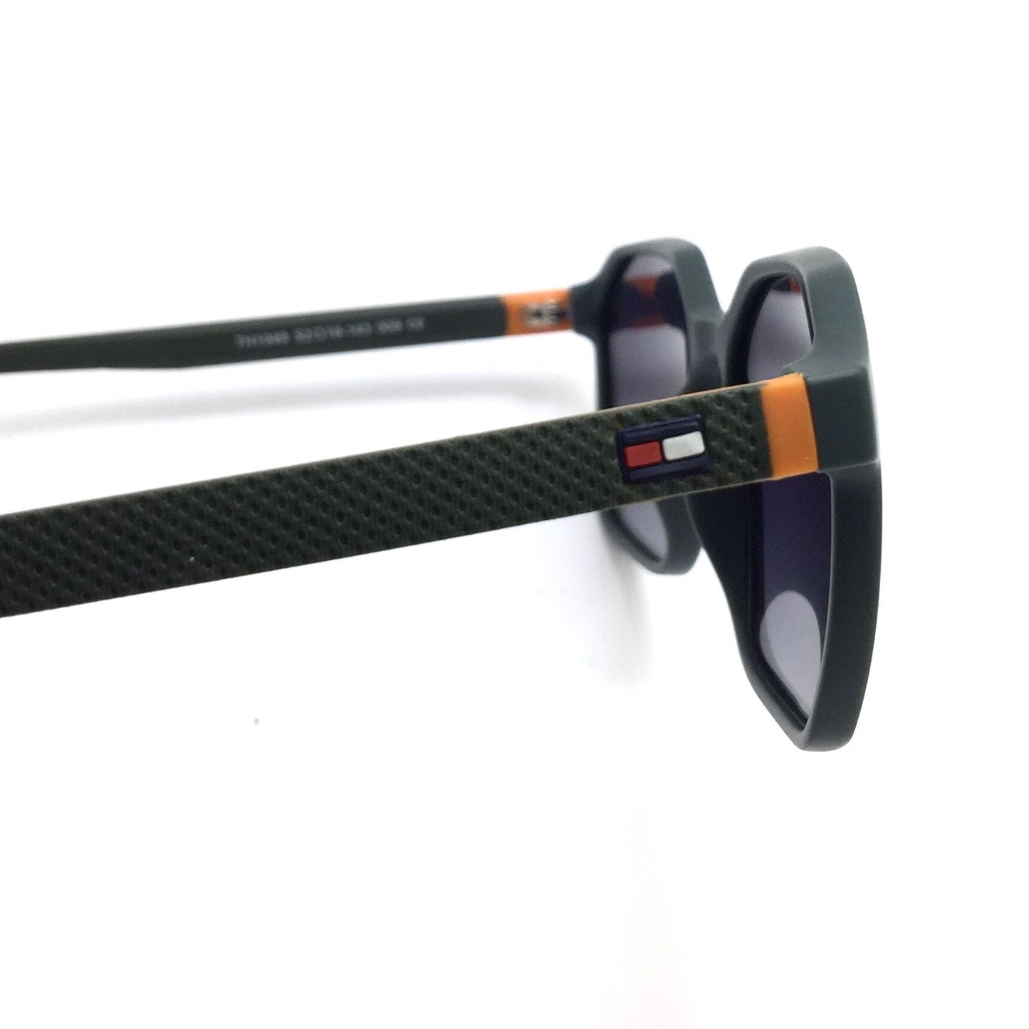 نظارة شمسية للجميع من تومى هيلفغر TH1949