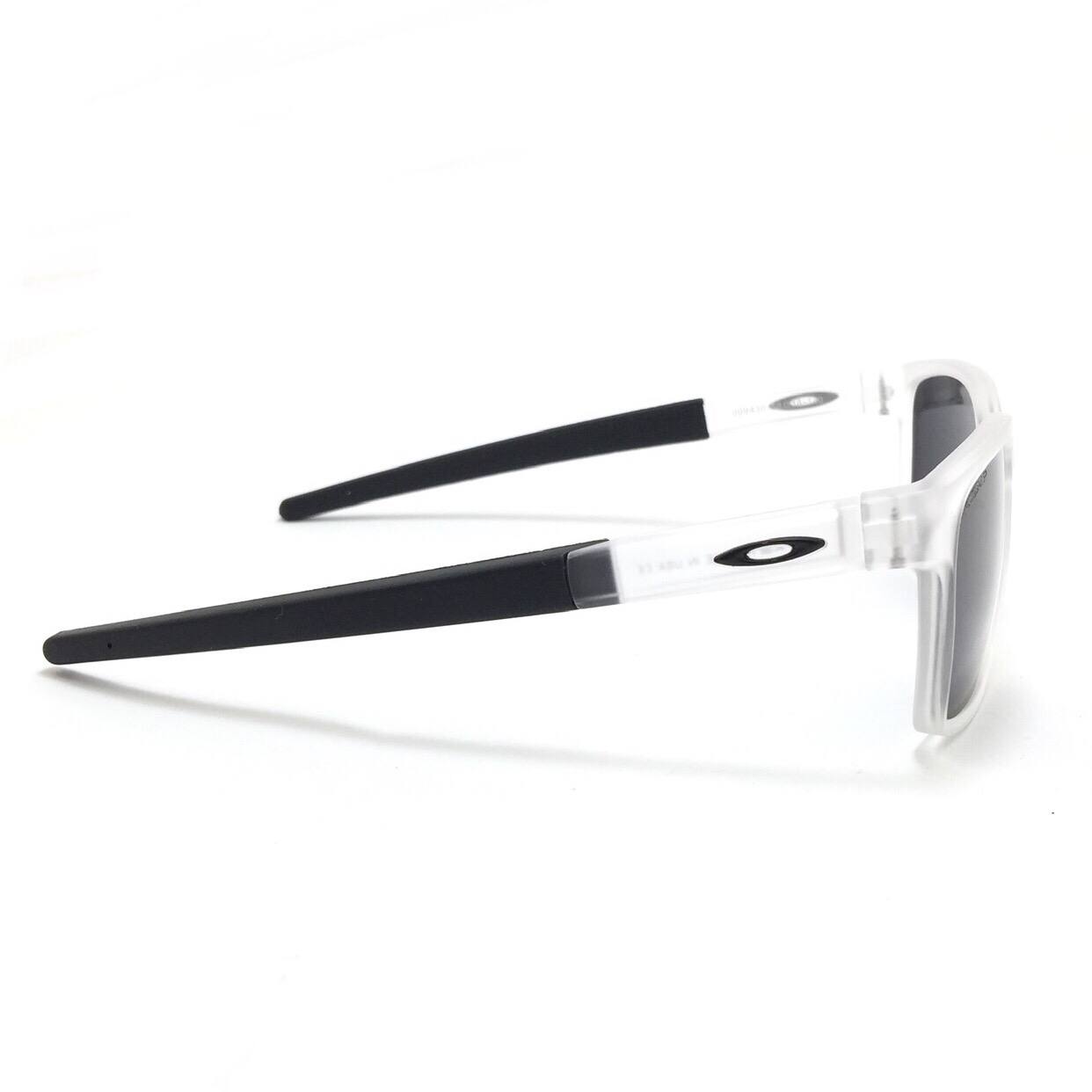 *نظارة شمسية  للرجال من اوكلى OO9430*شفاف