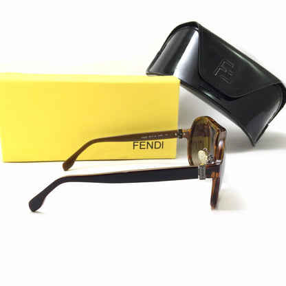 نظارة شمسية بيضاوية الشكل من فيندى FS988