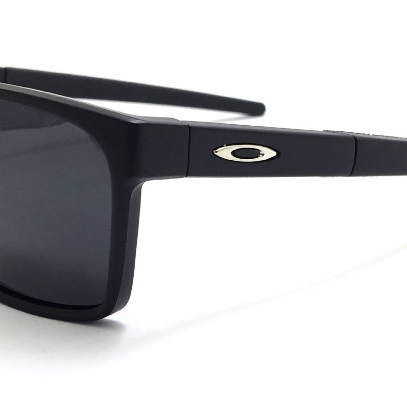 *نظارة شمسية  للرجال من اوكلى OO9430*اسود